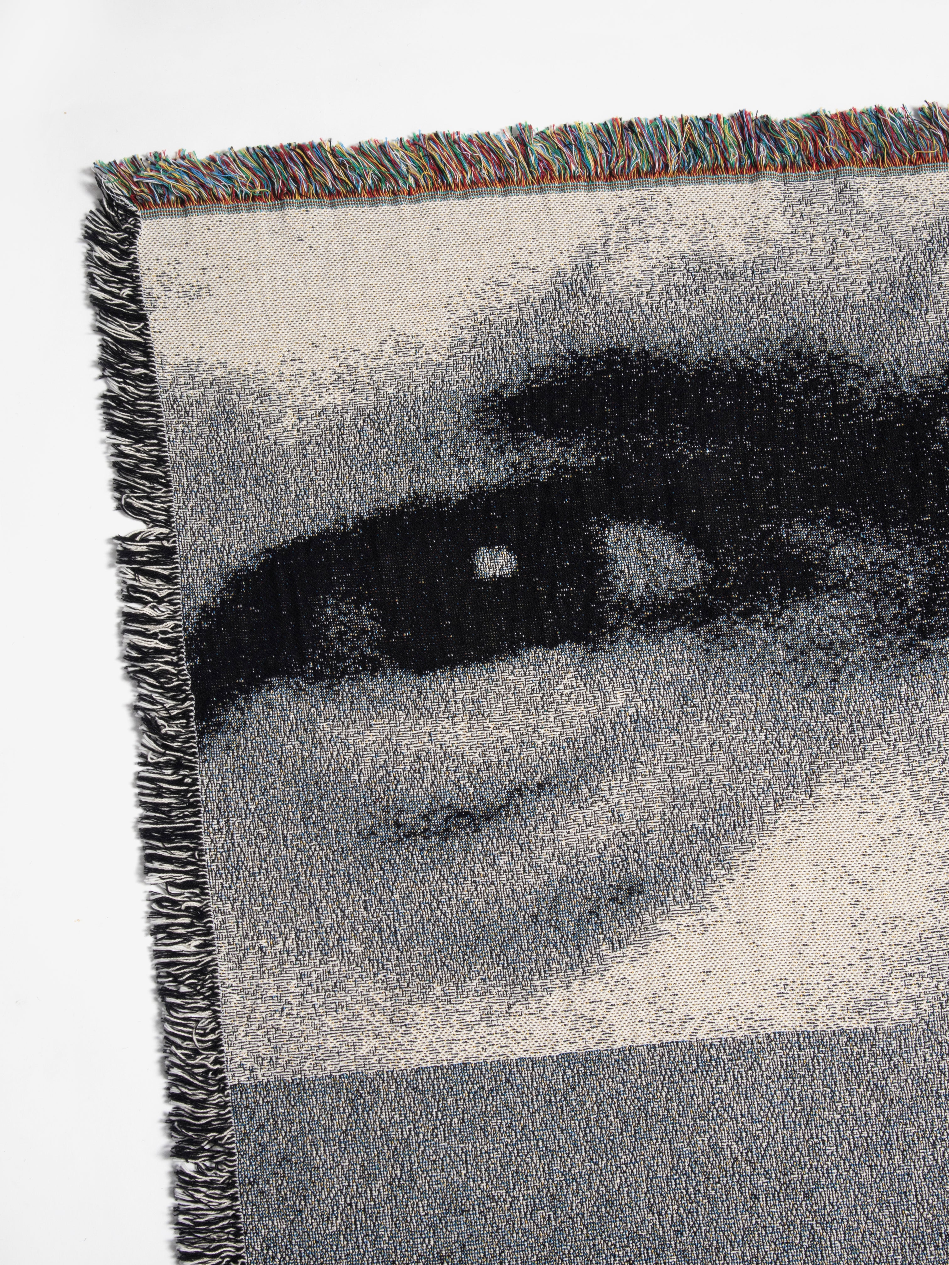 Le Monde Throw – SCRT