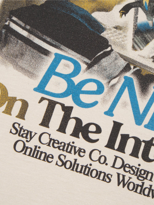 Be Nice On The Internet Tシャツ - ストーン